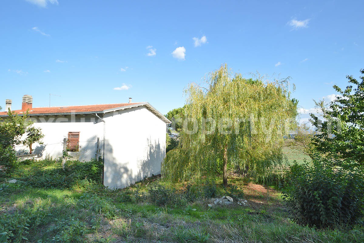 Spacious country house with panoramic hill views for sale in Molise - Italy