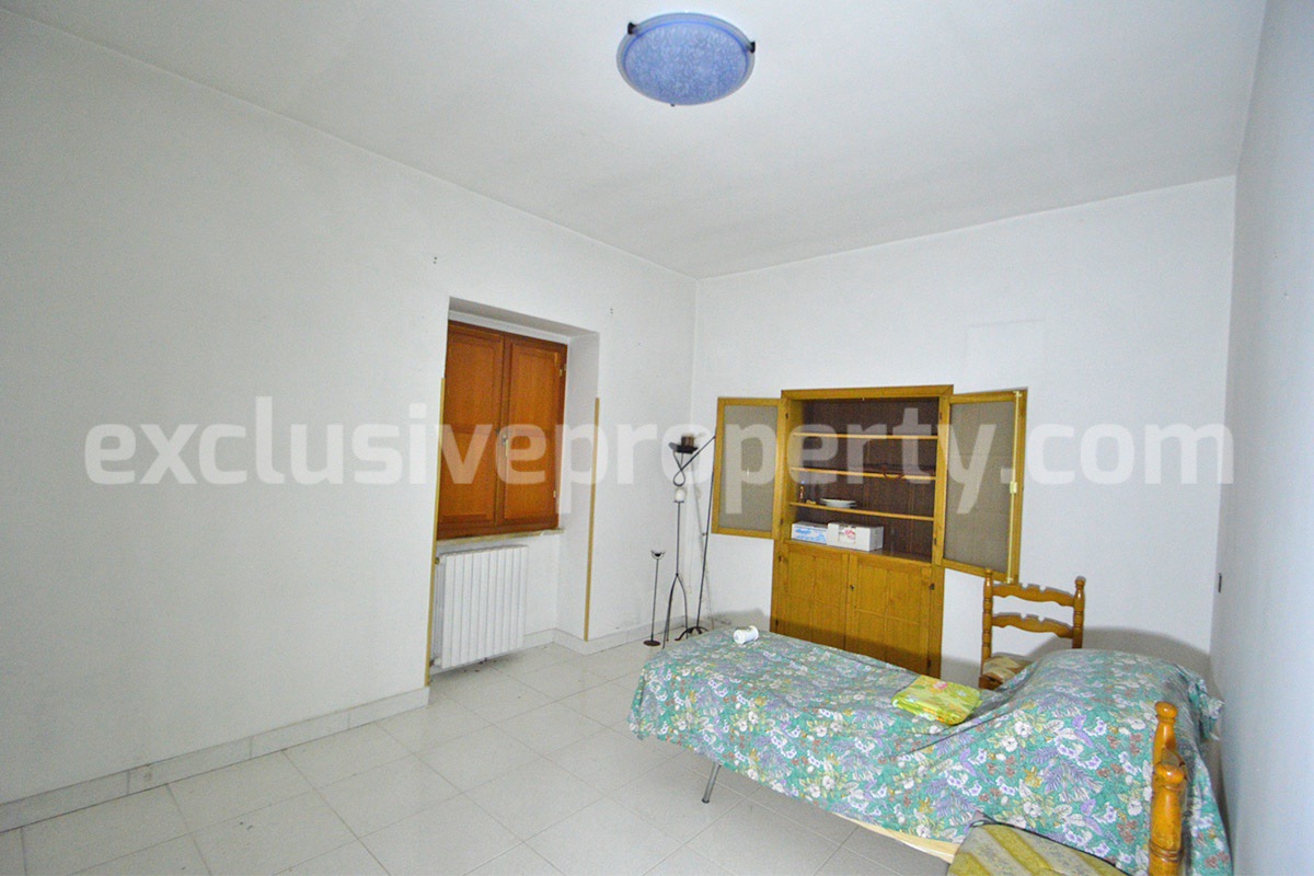 Spacious country house with panoramic hill views for sale in Molise - Italy