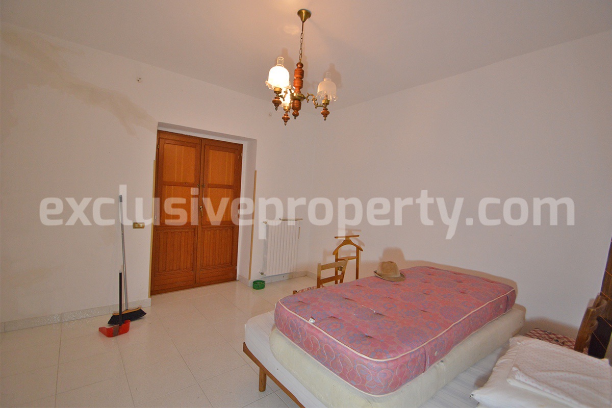 Spacious country house with panoramic hill views for sale in Molise - Italy