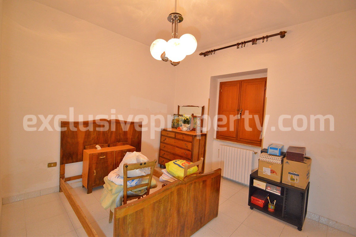 Spacious country house with panoramic hill views for sale in Molise - Italy