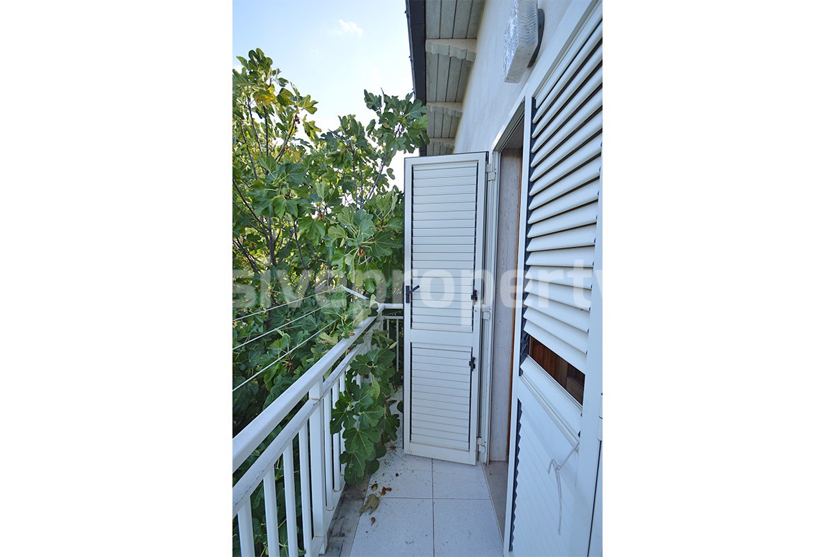 Spacious country house with panoramic hill views for sale in Molise - Italy