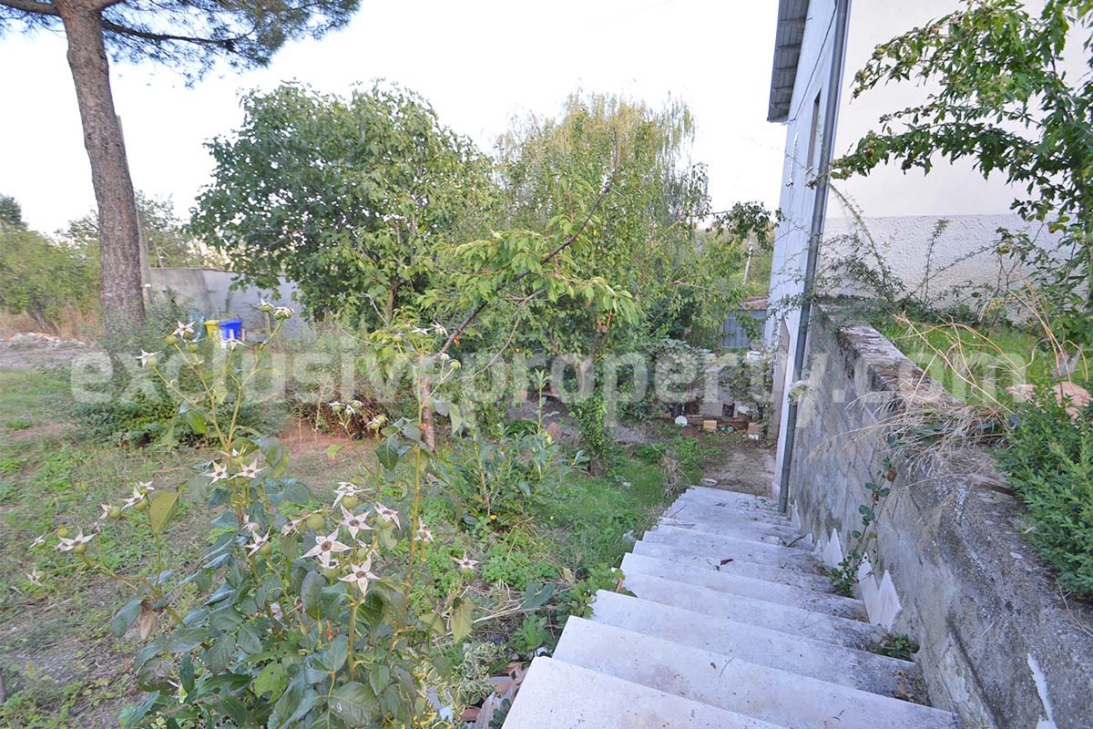 Spacious country house with panoramic hill views for sale in Molise - Italy