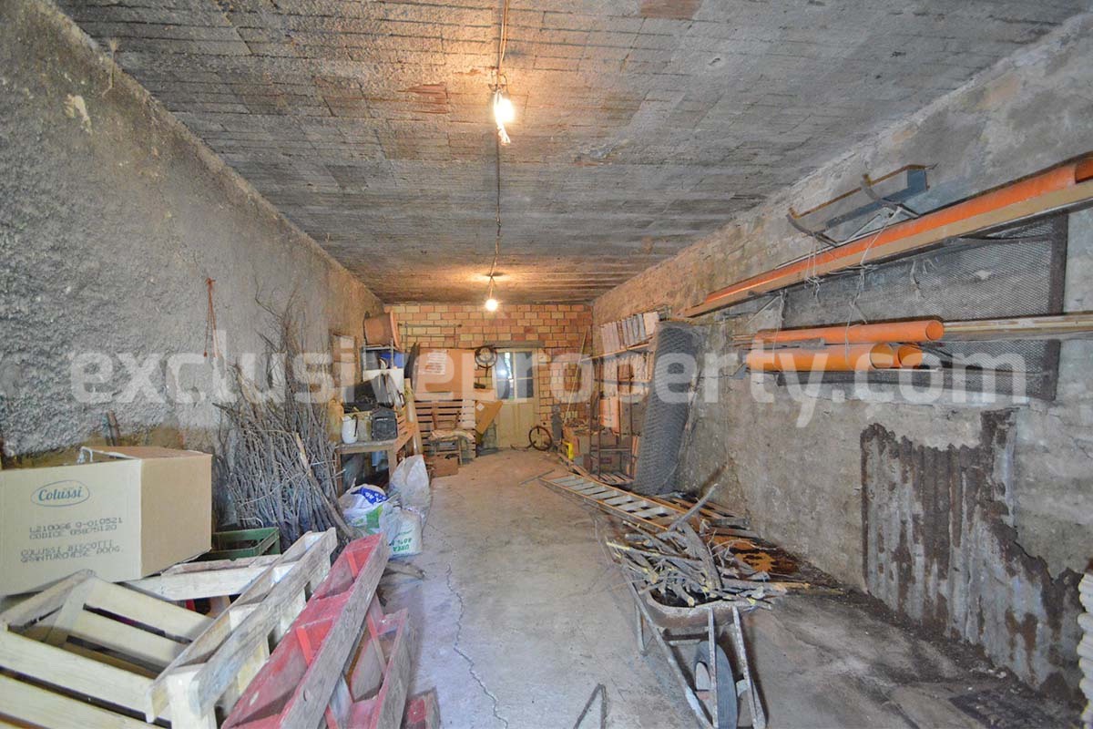 Spacious country house with panoramic hill views for sale in Molise - Italy