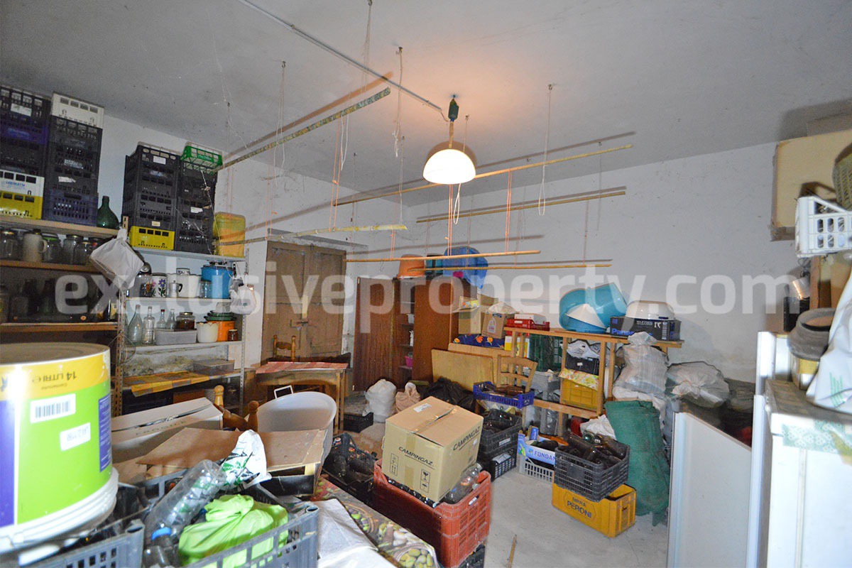 Spacious country house with panoramic hill views for sale in Molise - Italy