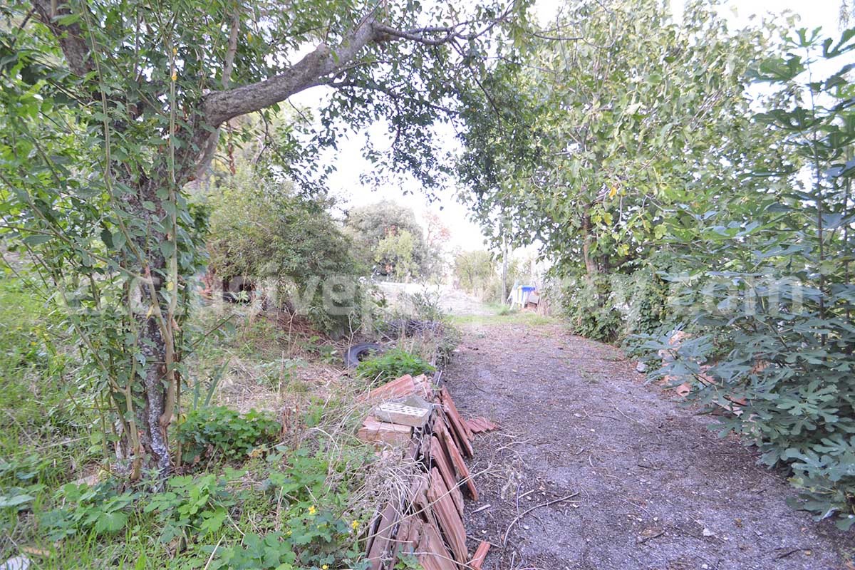 Spacious country house with panoramic hill views for sale in Molise - Italy