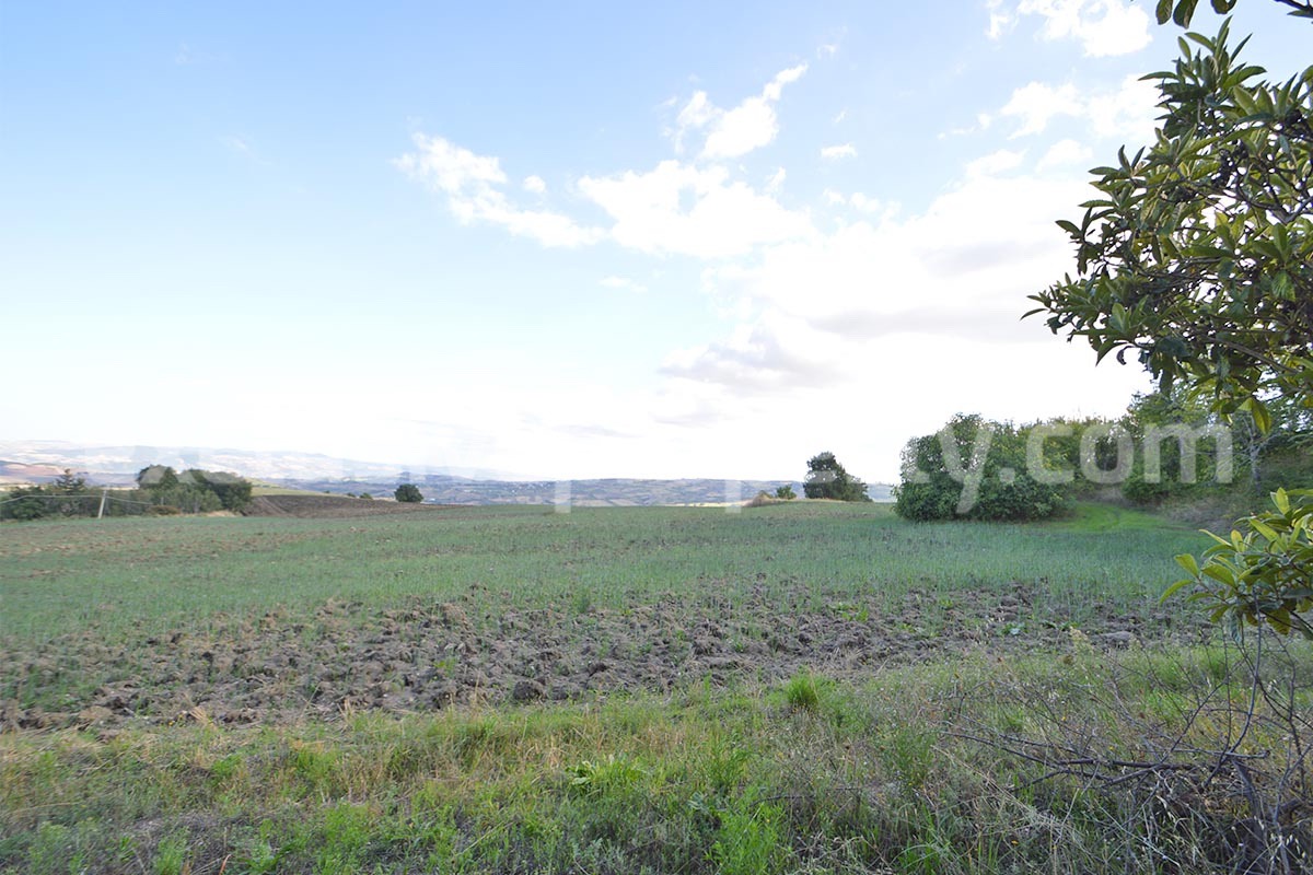 Spacious country house with panoramic hill views for sale in Molise - Italy