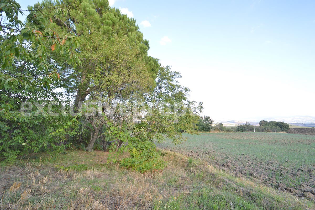 Spacious country house with panoramic hill views for sale in Molise - Italy