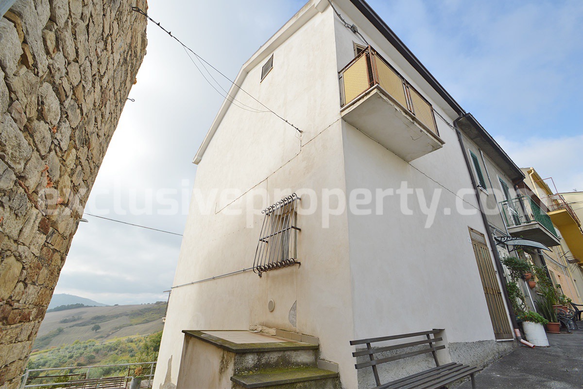 Renovated Hilltop Townhouse in Abruzzo with Panoramic Views - Near the Adriatic Coast