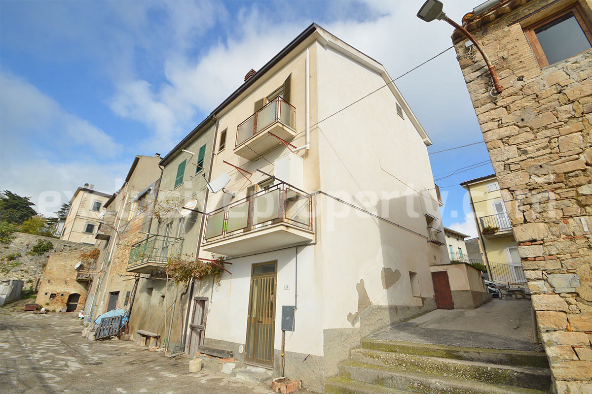 Renovated Hilltop Townhouse in Abruzzo with Panoramic Views - Near the Adriatic Coast