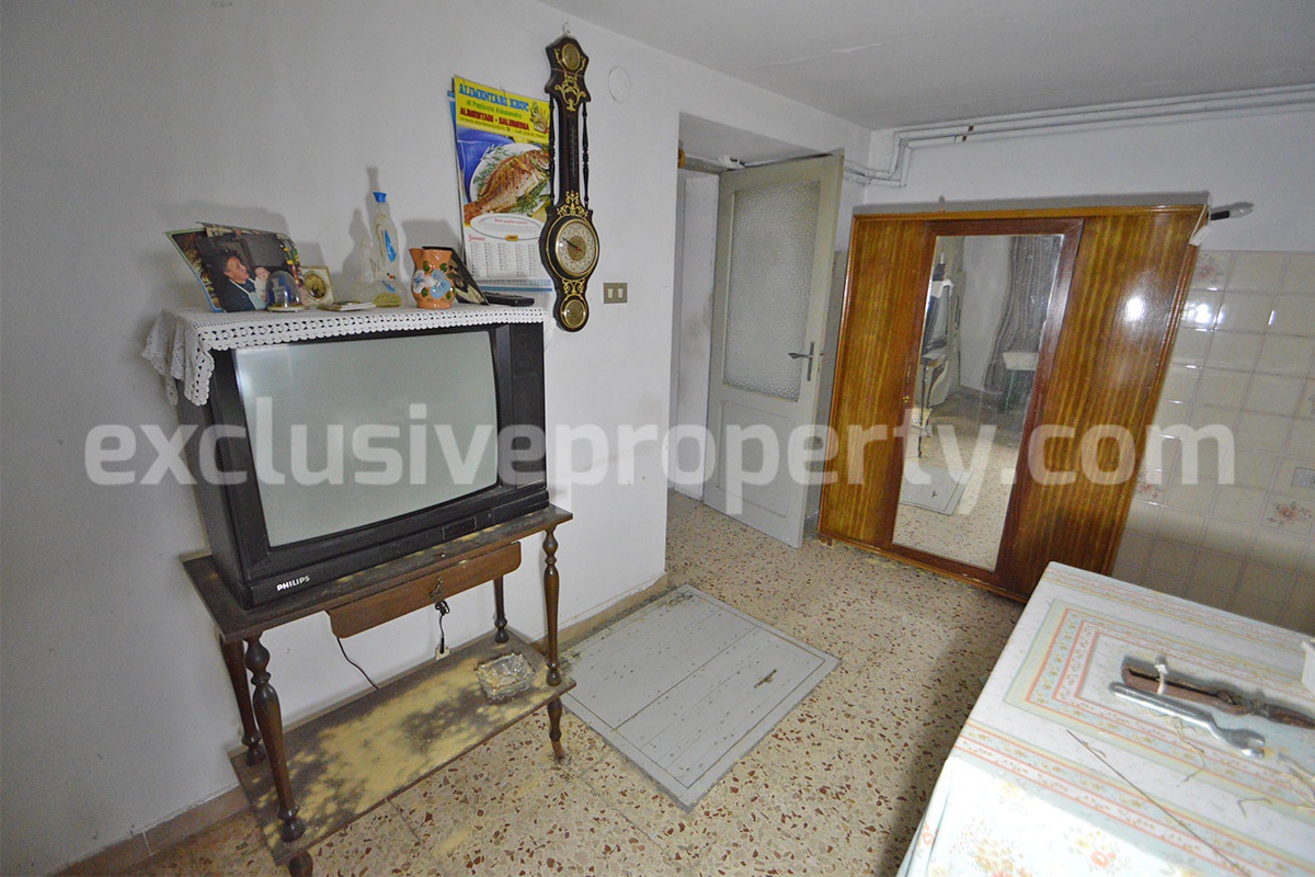 Affordable Village Home with Garage and Panoramic Views in Acquaviva Collecroce - Molise
