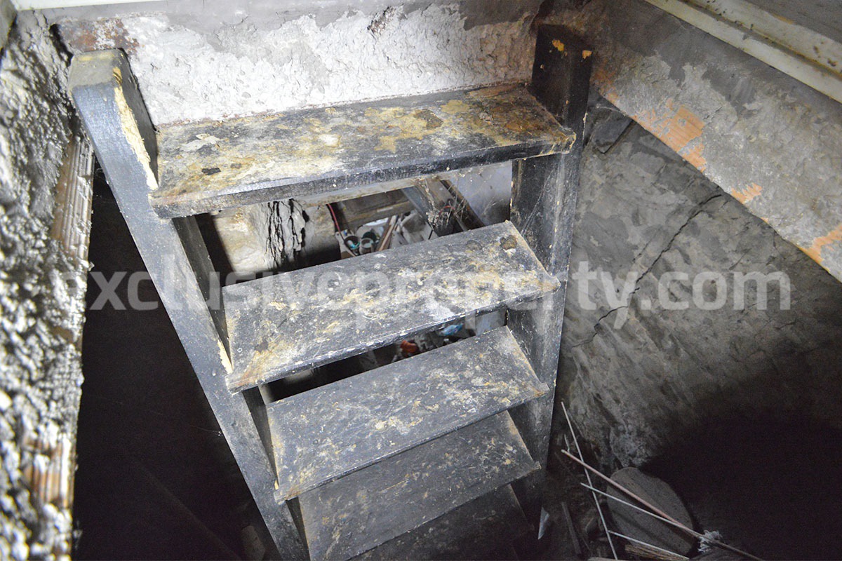 Affordable Village Home with Garage and Panoramic Views in Acquaviva Collecroce - Molise