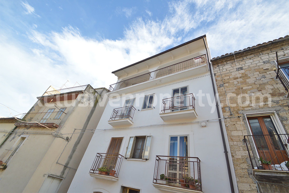 Spacious Townhouse for Sale in Acquaviva Collecroce - Molise with Terrace - Garage and Scenic Views