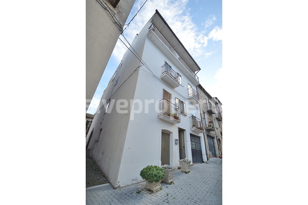 Spacious Townhouse for Sale in Acquaviva Collecroce - Molise with Terrace - Garage and Scenic Views