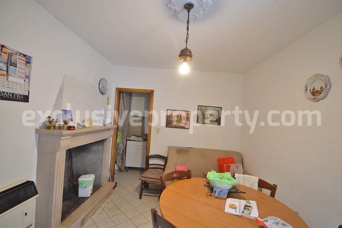 Spacious Townhouse for Sale in Acquaviva Collecroce - Molise with Terrace - Garage and Scenic Views