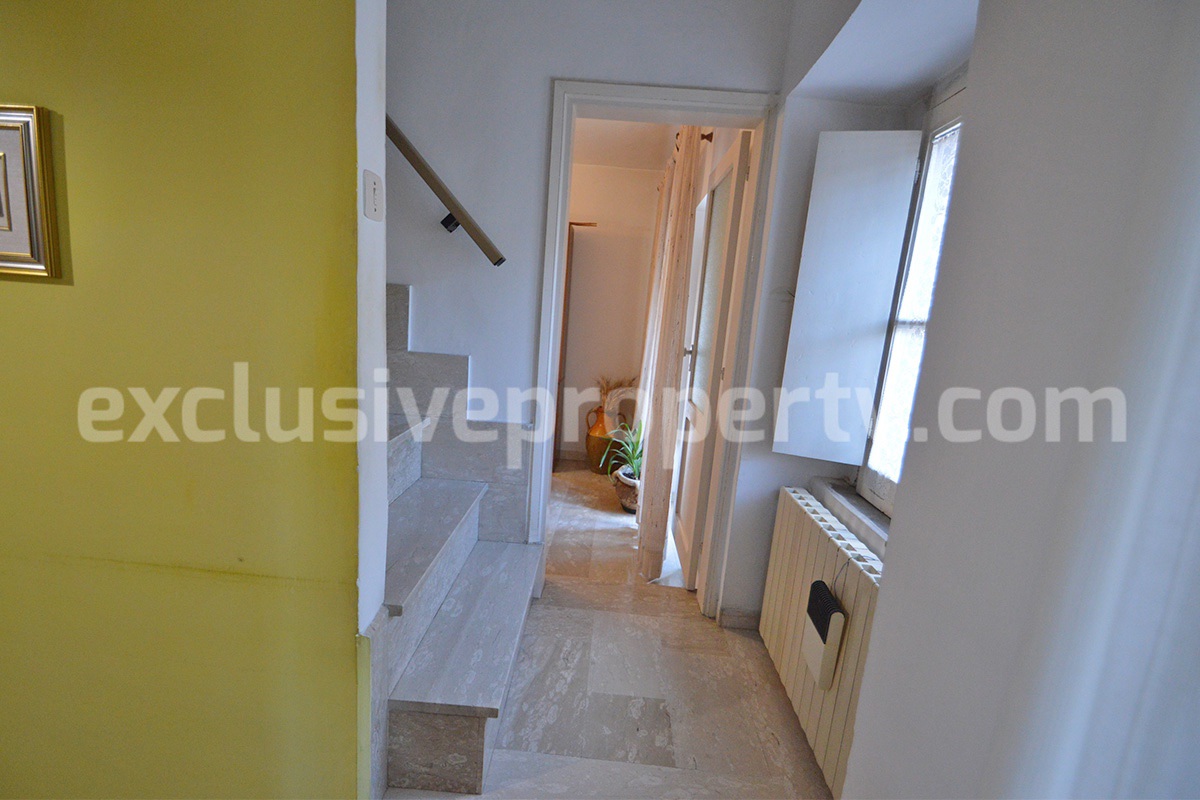 Spacious Townhouse for Sale in Acquaviva Collecroce - Molise with Terrace - Garage and Scenic Views