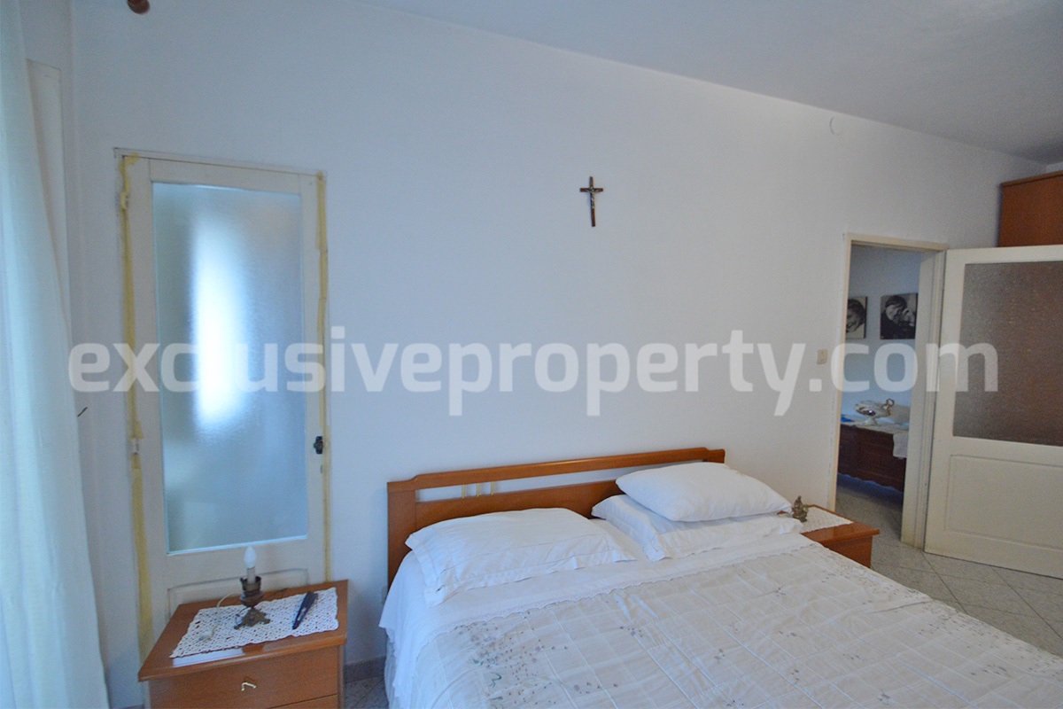 Spacious Townhouse for Sale in Acquaviva Collecroce - Molise with Terrace - Garage and Scenic Views