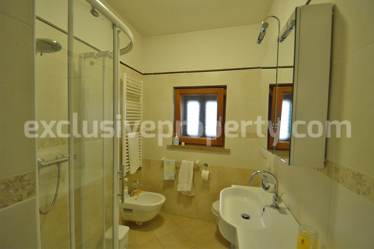 Spacious Townhouse for Sale in Acquaviva Collecroce - Molise with Terrace - Garage and Scenic Views