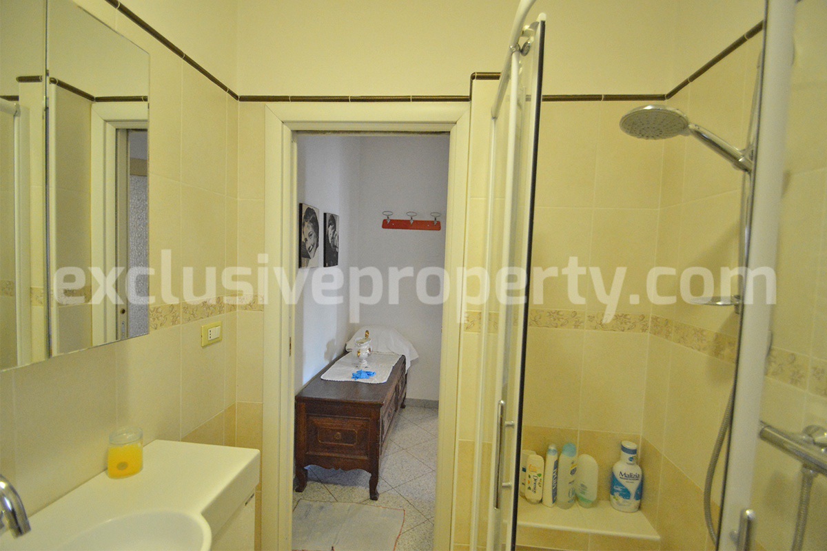 Spacious Townhouse for Sale in Acquaviva Collecroce - Molise with Terrace - Garage and Scenic Views