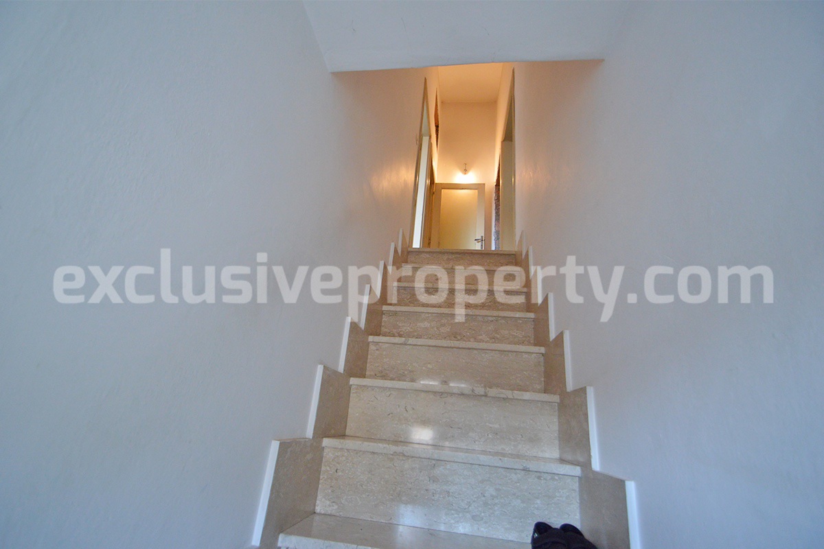 Spacious Townhouse for Sale in Acquaviva Collecroce - Molise with Terrace - Garage and Scenic Views