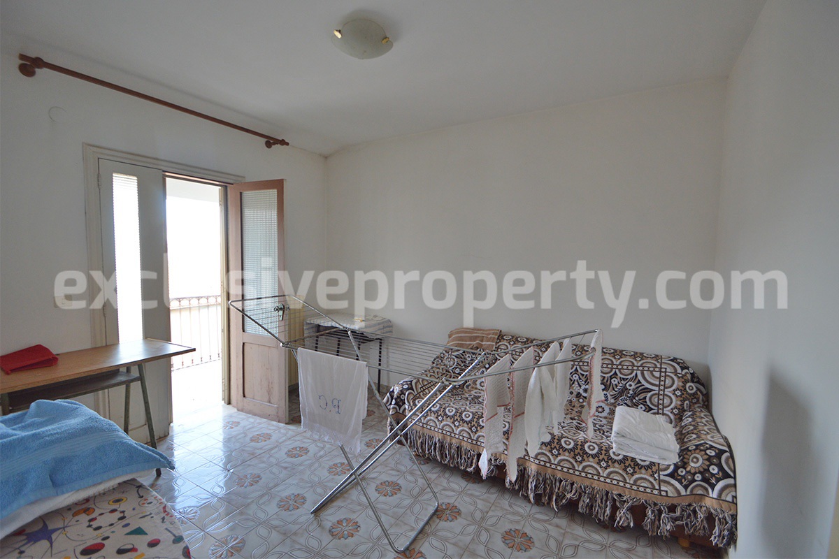 Spacious Townhouse for Sale in Acquaviva Collecroce - Molise with Terrace - Garage and Scenic Views