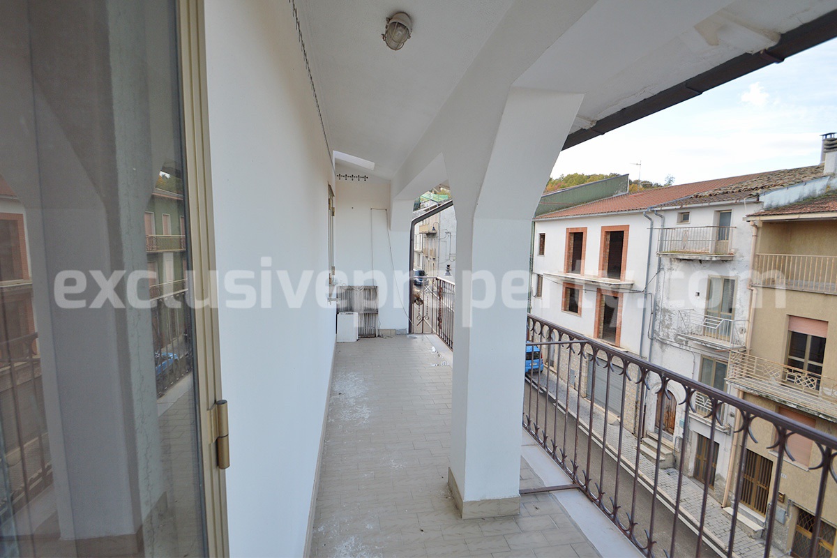 Spacious Townhouse for Sale in Acquaviva Collecroce - Molise with Terrace - Garage and Scenic Views