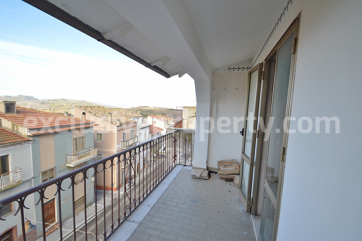 Spacious Townhouse for Sale in Acquaviva Collecroce - Molise with Terrace - Garage and Scenic Views