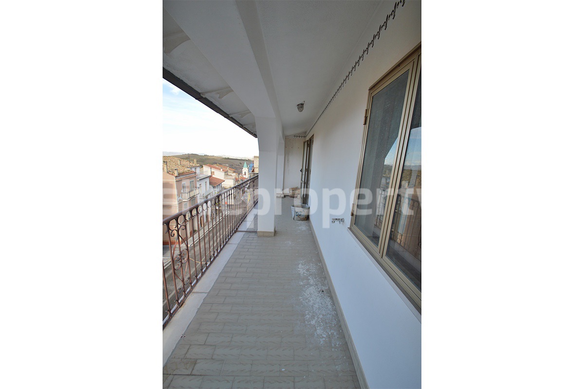 Spacious Townhouse for Sale in Acquaviva Collecroce - Molise with Terrace - Garage and Scenic Views