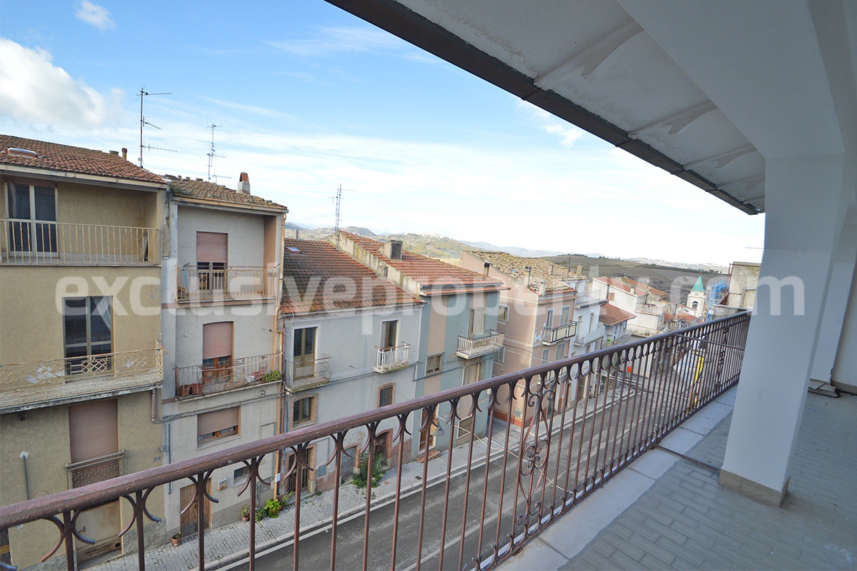 Spacious Townhouse for Sale in Acquaviva Collecroce - Molise with Terrace - Garage and Scenic Views
