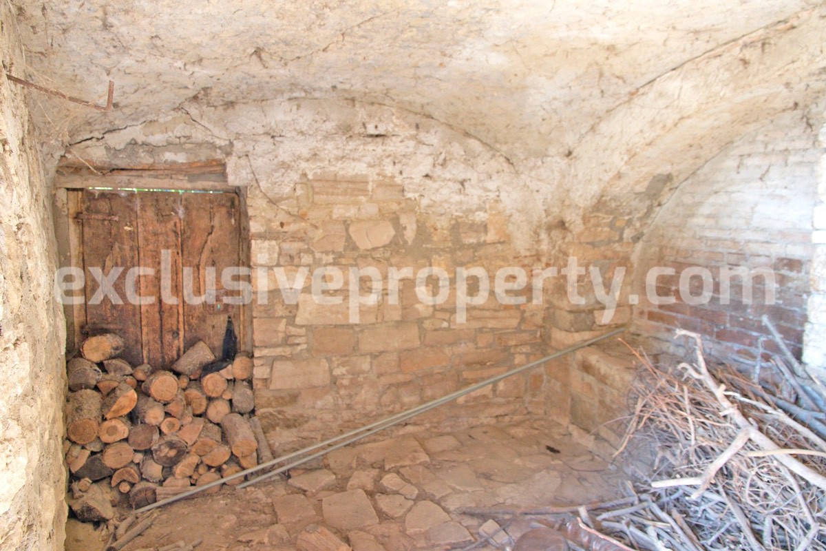 Property composed by two units for sale in the hearth of Molise - Italy 26