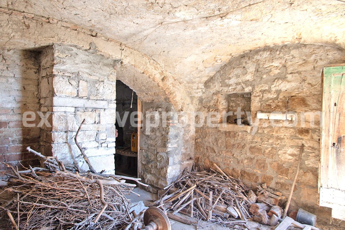 Property composed by two units for sale in the hearth of Molise - Italy 27