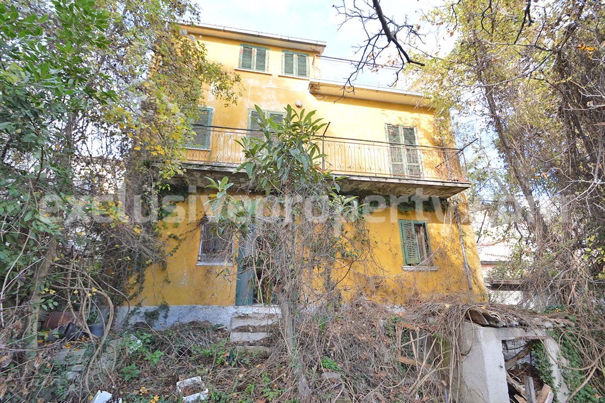 Historic Palace for Sale in Bagnoli del Trigno - Molise with Garden - Terrace and Panoramic Views
