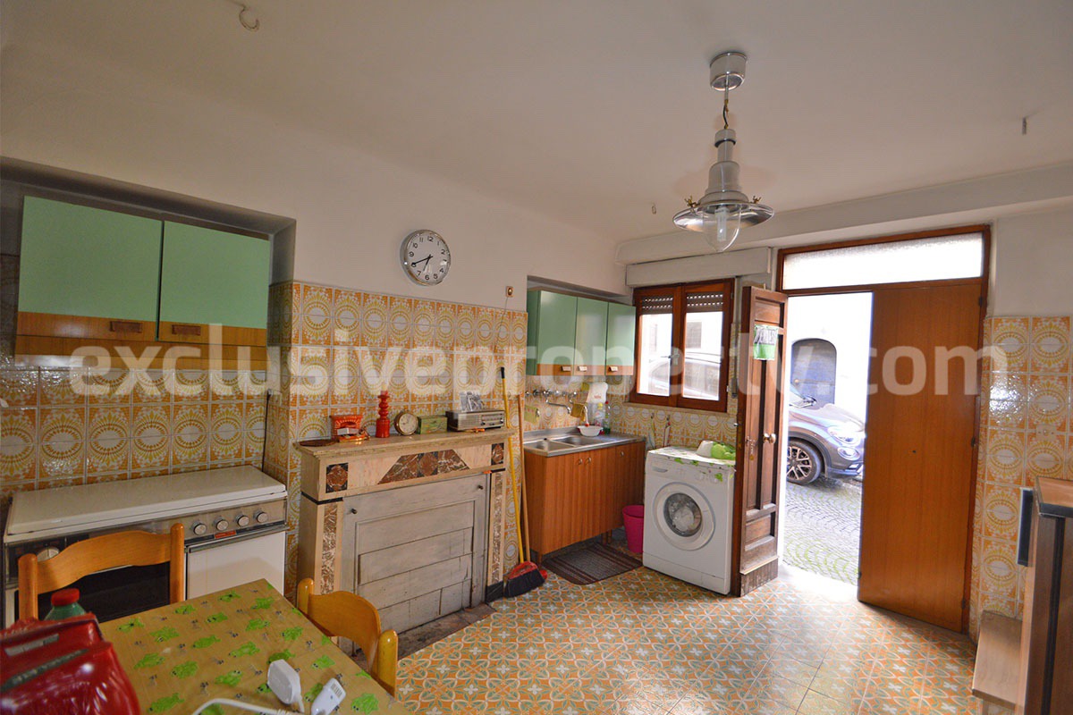 Charming Townhouse with Panoramic Terrace for Sale in Bagnoli del Trigno in Molise