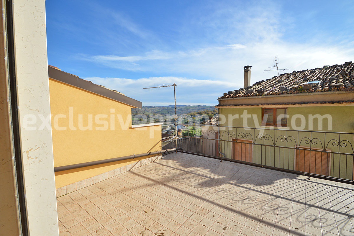 Charming Townhouse with Panoramic Terrace for Sale in Bagnoli del Trigno in Molise