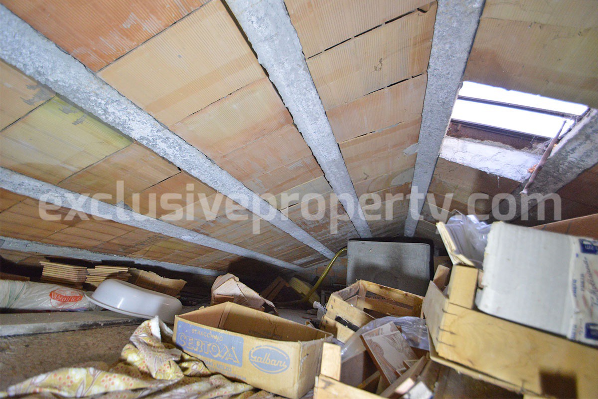 Charming Townhouse with Panoramic Terrace for Sale in Bagnoli del Trigno in Molise