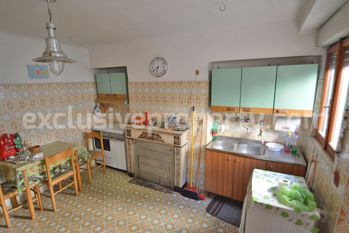 Charming Townhouse with Panoramic Terrace for Sale in Bagnoli del Trigno in Molise