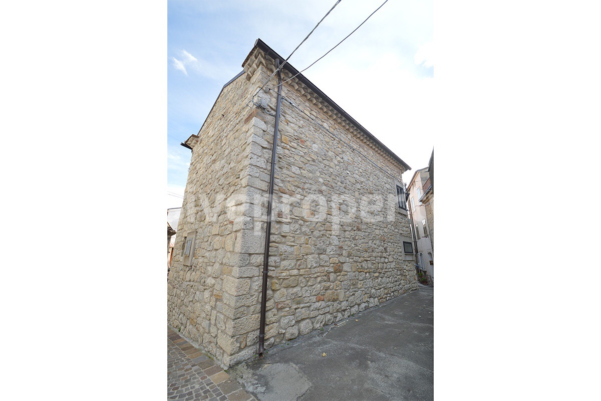 Cozy Stone Townhouse for Sale in Castelguidone in Abruzzo - Move-In Ready with Thermo-Fireplace