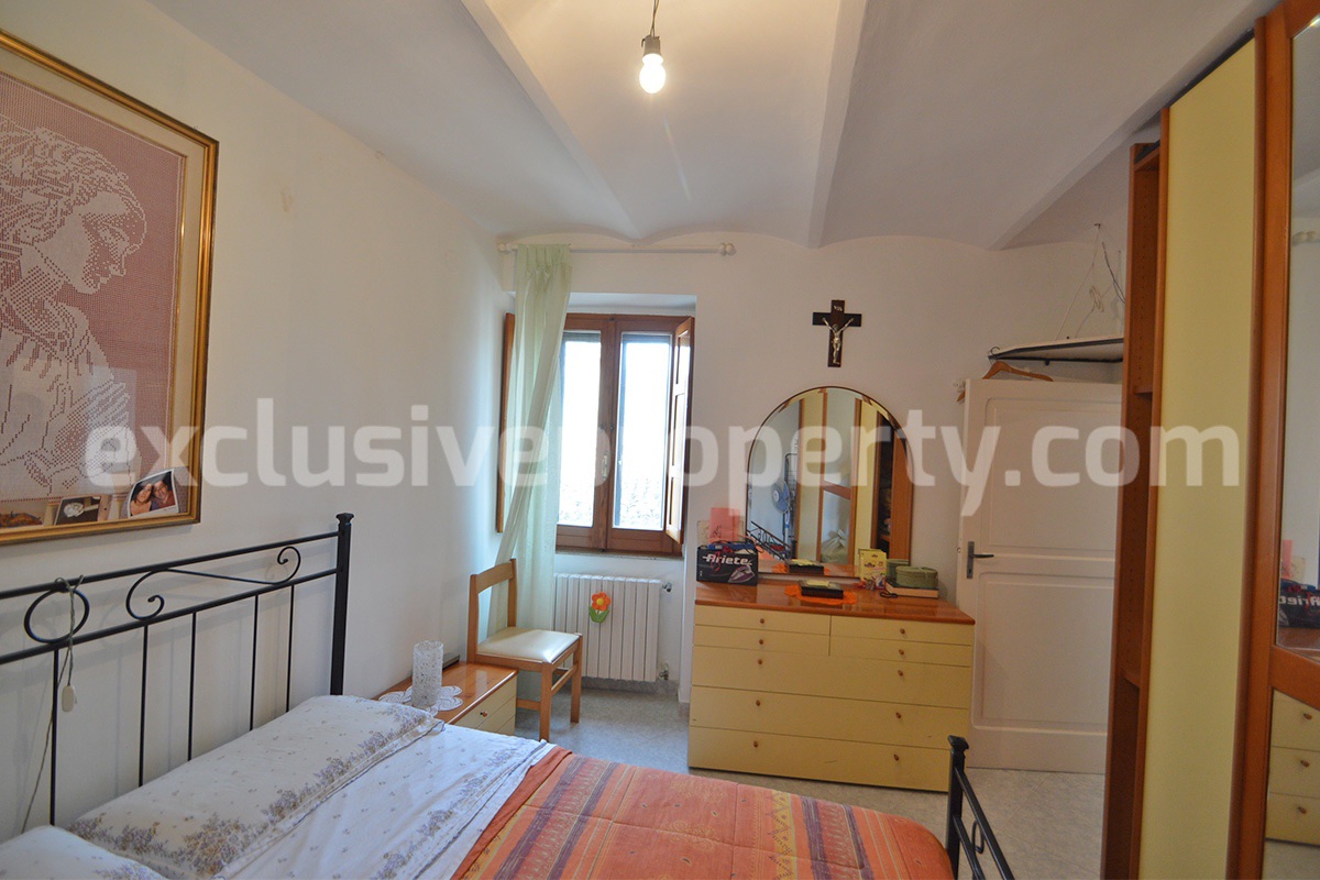 Cozy Stone Townhouse for Sale in Castelguidone in Abruzzo - Move-In Ready with Thermo-Fireplace