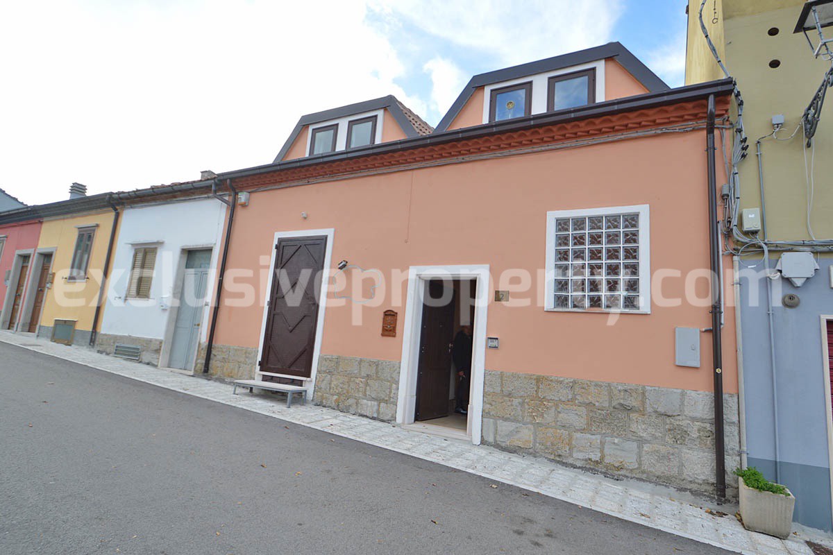 Large Village Home with Mountain Views in Schiavi di Abruzzo