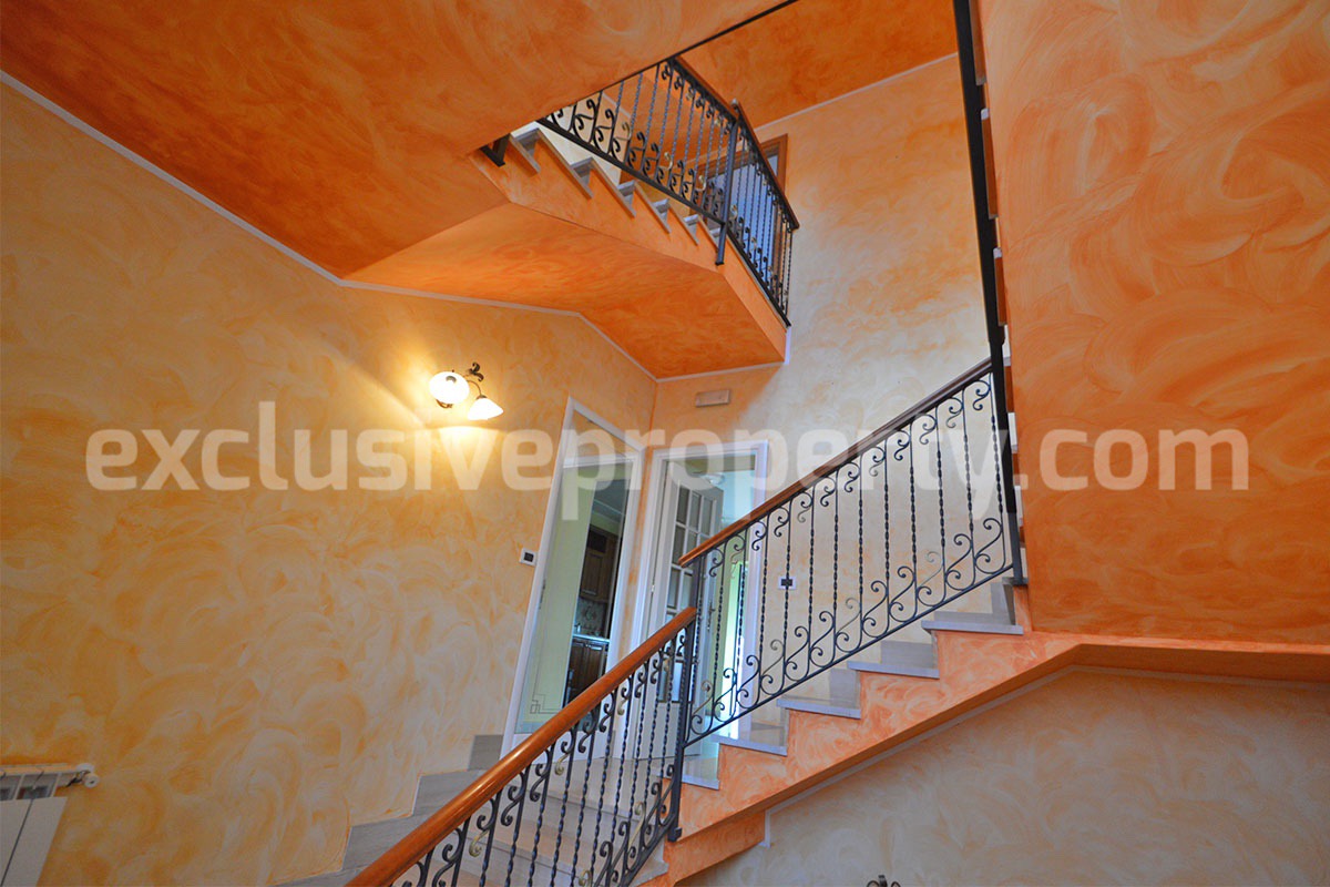 Large Village Home with Mountain Views in Schiavi di Abruzzo