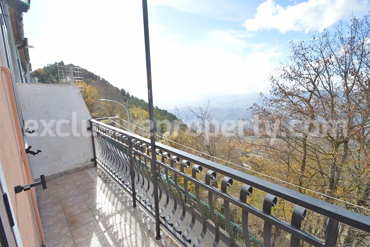 Large Village Home with Mountain Views in Schiavi di Abruzzo