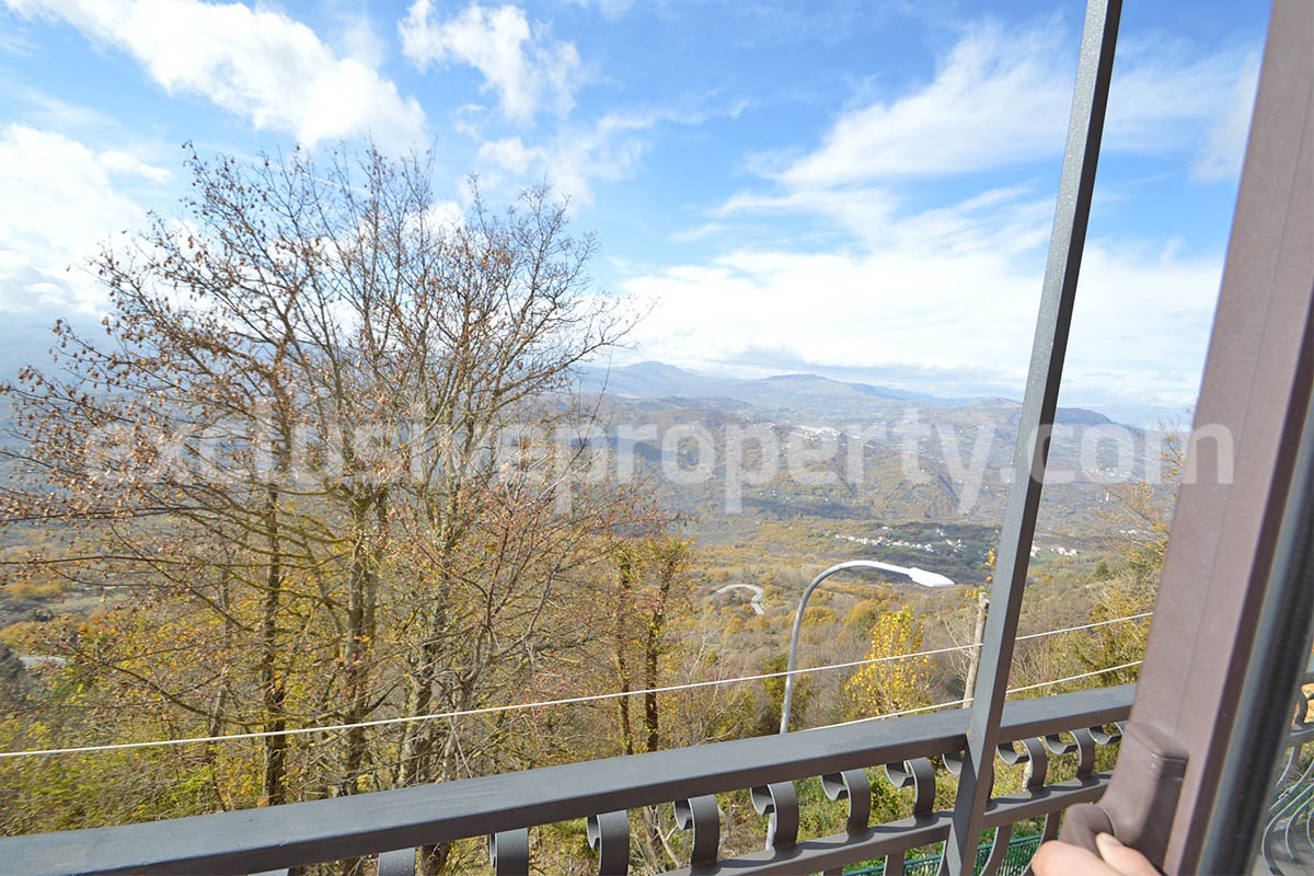 Large Village Home with Mountain Views in Schiavi di Abruzzo