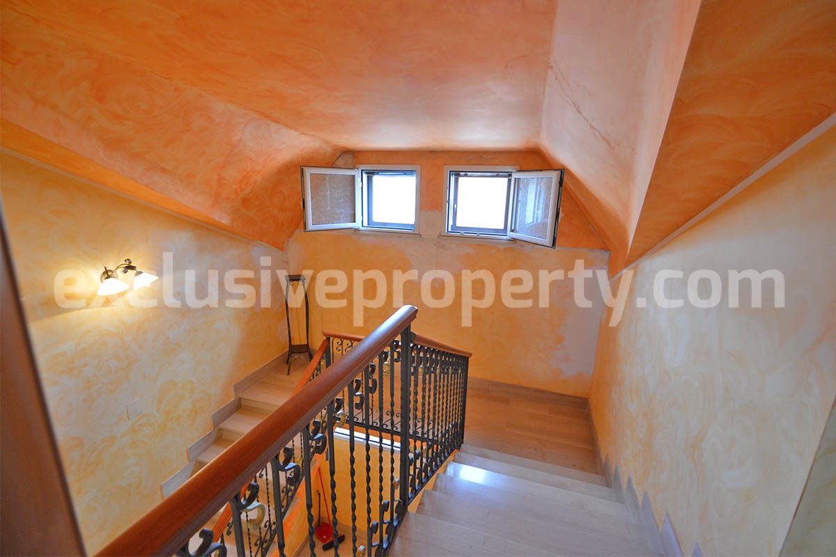 Large Village Home with Mountain Views in Schiavi di Abruzzo