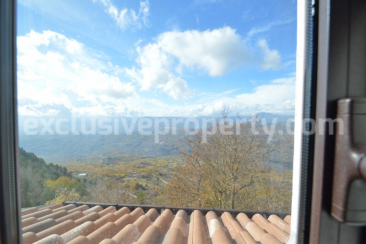 Large Village Home with Mountain Views in Schiavi di Abruzzo