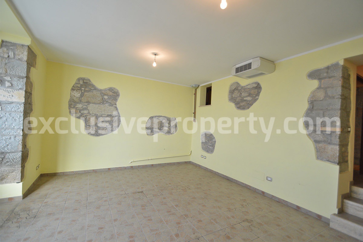 Large Village Home with Mountain Views in Schiavi di Abruzzo