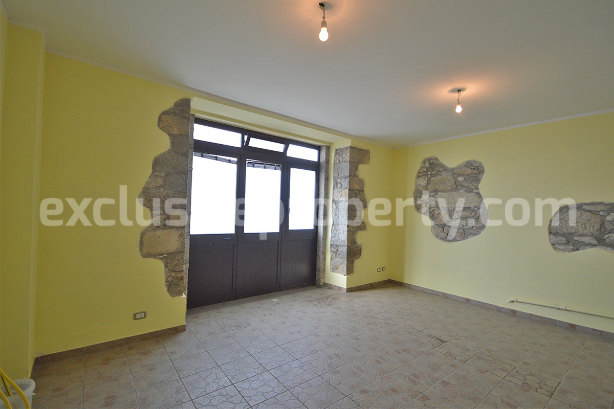 Large Village Home with Mountain Views in Schiavi di Abruzzo