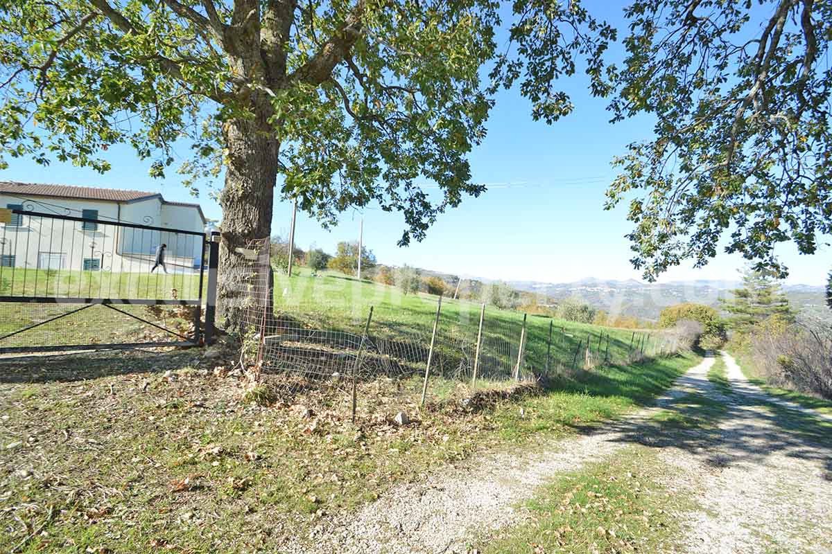 Character house with terrace and garden for sale in Molise - Italy