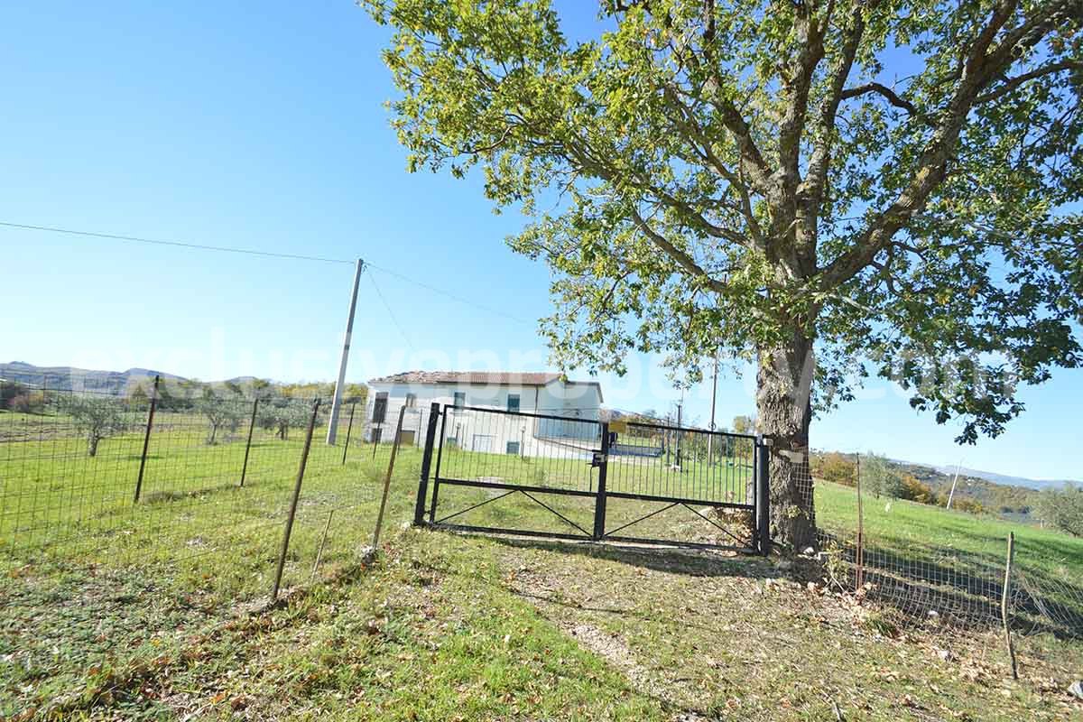 Character house with terrace and garden for sale in Molise - Italy