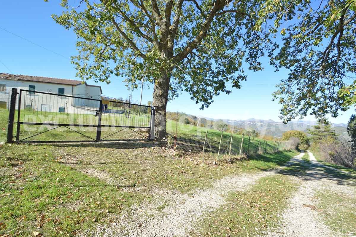 Character house with terrace and garden for sale in Molise - Italy