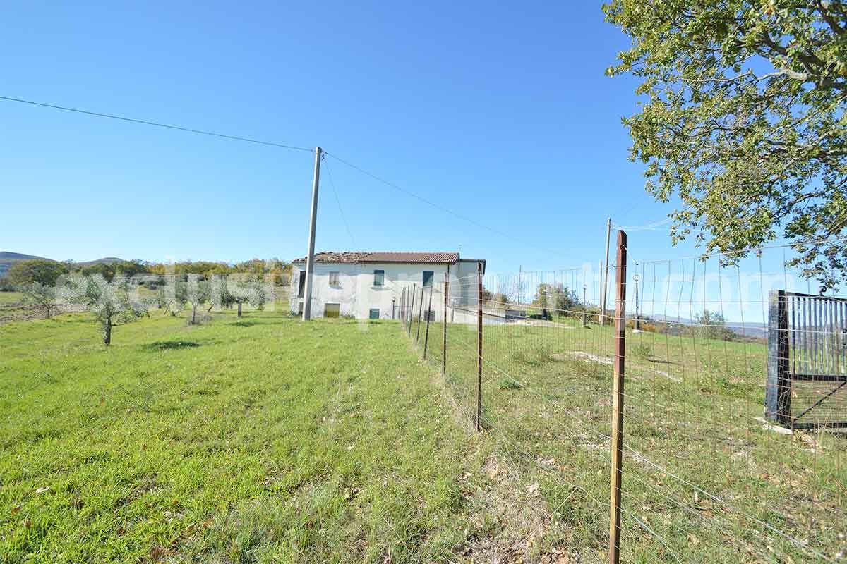 Character house with terrace and garden for sale in Molise - Italy