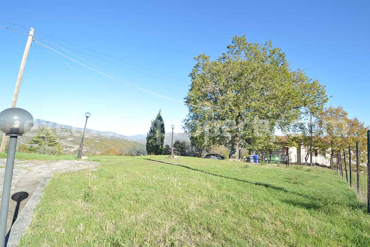 Character house with terrace and garden for sale in Molise - Italy